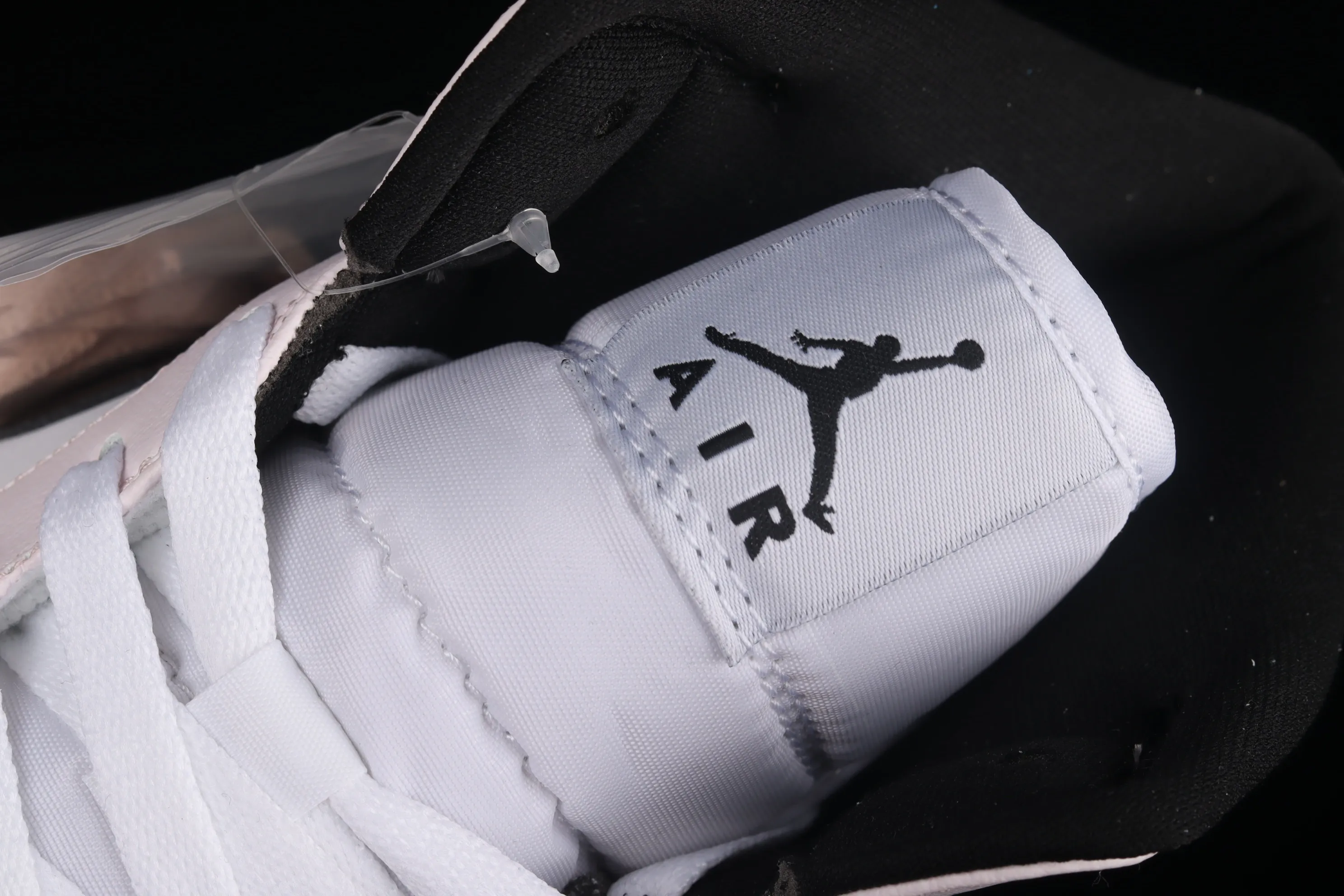 All Categories Air Jordan Jordan Series Basketball Shoes Air Jordan 1 Mid Air Jordan 1 Mid SE AJ1 Joe 1 Rose Pink Zhongbang Basketball Shoes BQ6472-500
